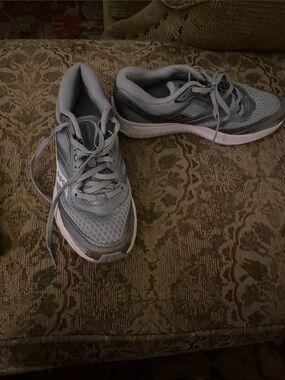 Saucony Women's Light Gray Mesh Athletic Sneakers